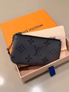 Louis Vuitton Key Pouch Pochette Clés in Monogram Eclipse / Eclipse Reverse